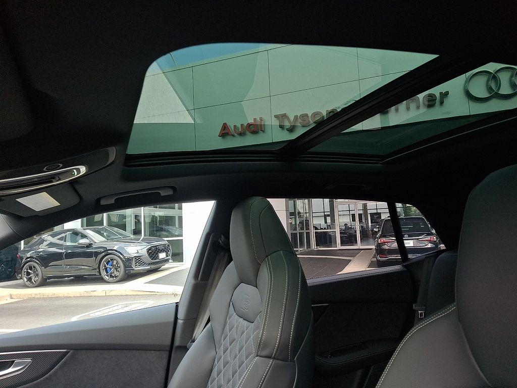 Thumbnail: 2026 Audi SQ8 - 11
