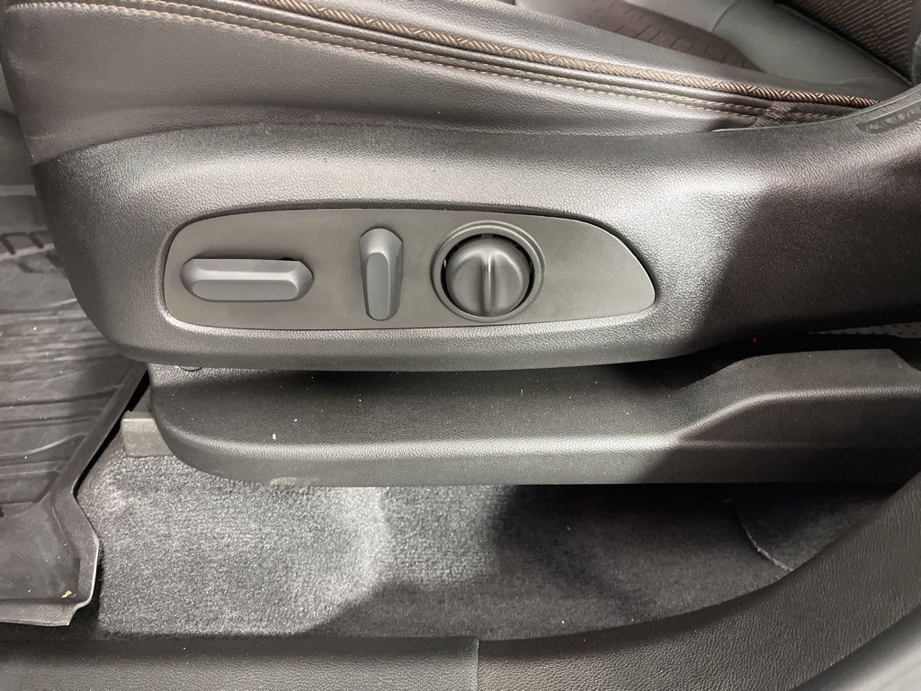 Thumbnail: 2023 Chevrolet Traverse - 25