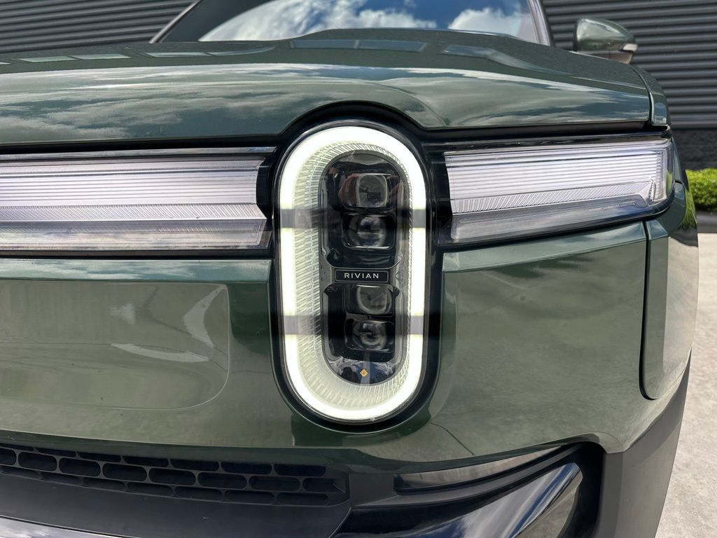 Thumbnail: 2025 Rivian R1S - 13