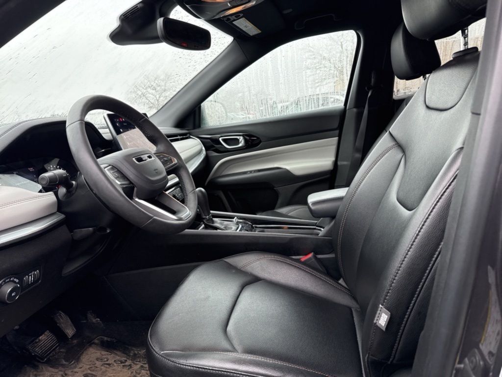 Used 2024 Gray Jeep Limited image 4
