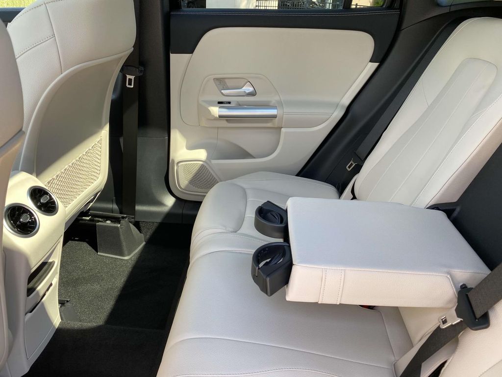 Thumbnail: 2025 Mercedes-Benz GLA - 19