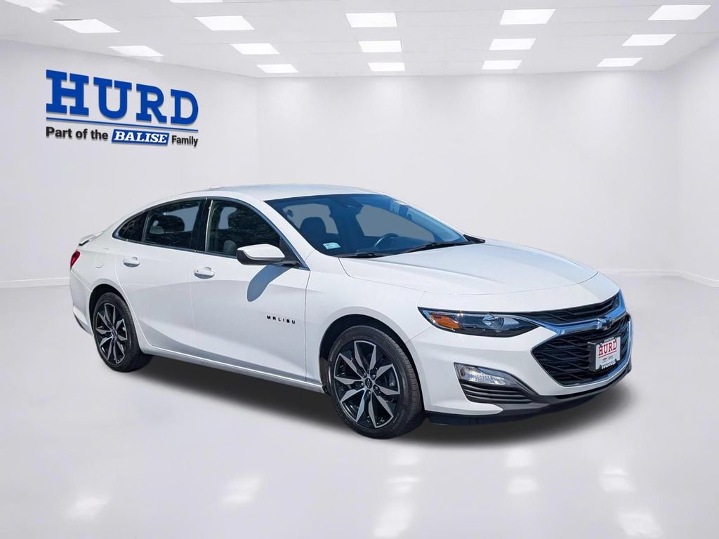 Summit White 2023 Chevrolet Malibu Sedan Front-Wheel Drive Continuously Variable Transmission