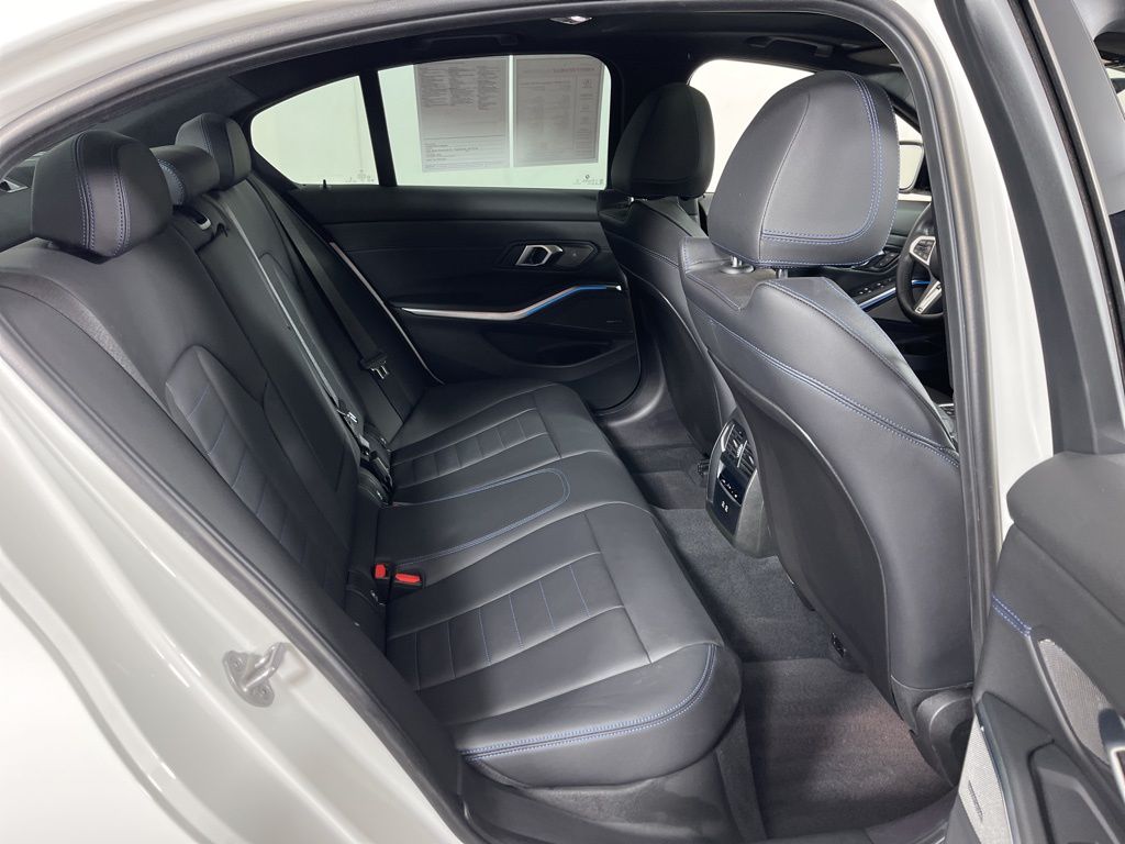 Thumbnail: 2024 BMW 3 Series - 9