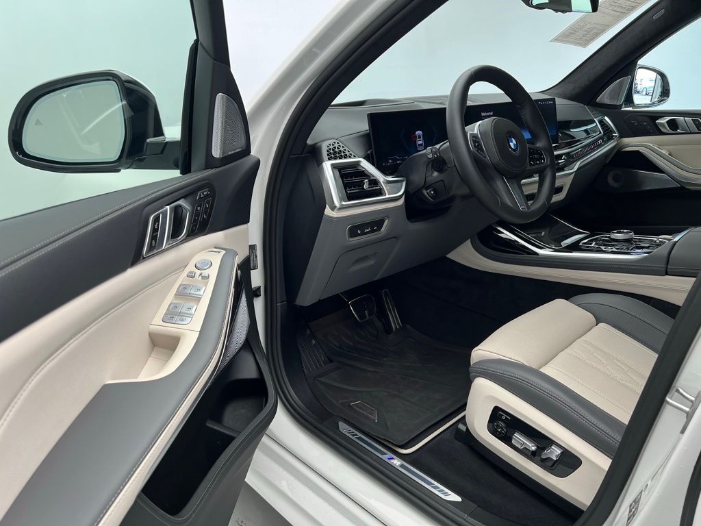 Thumbnail: 2025 BMW X7 - 23