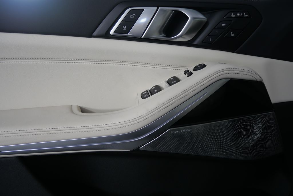 2026 BMW X7 xDrive40i 8