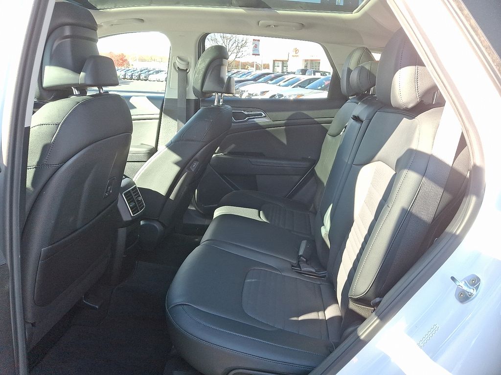 Thumbnail: 2023 Kia Sportage - 10