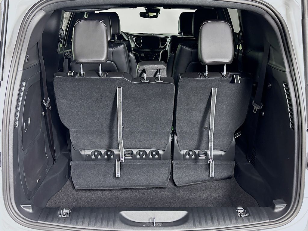 2025 Chrysler Pacifica Hybrid Select