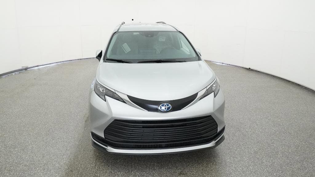 Thumbnail: 2025 Toyota Sienna - 3