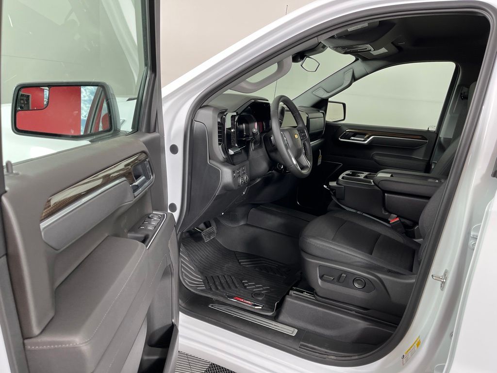 Thumbnail: 2026 Chevrolet Silverado 1500 - 26