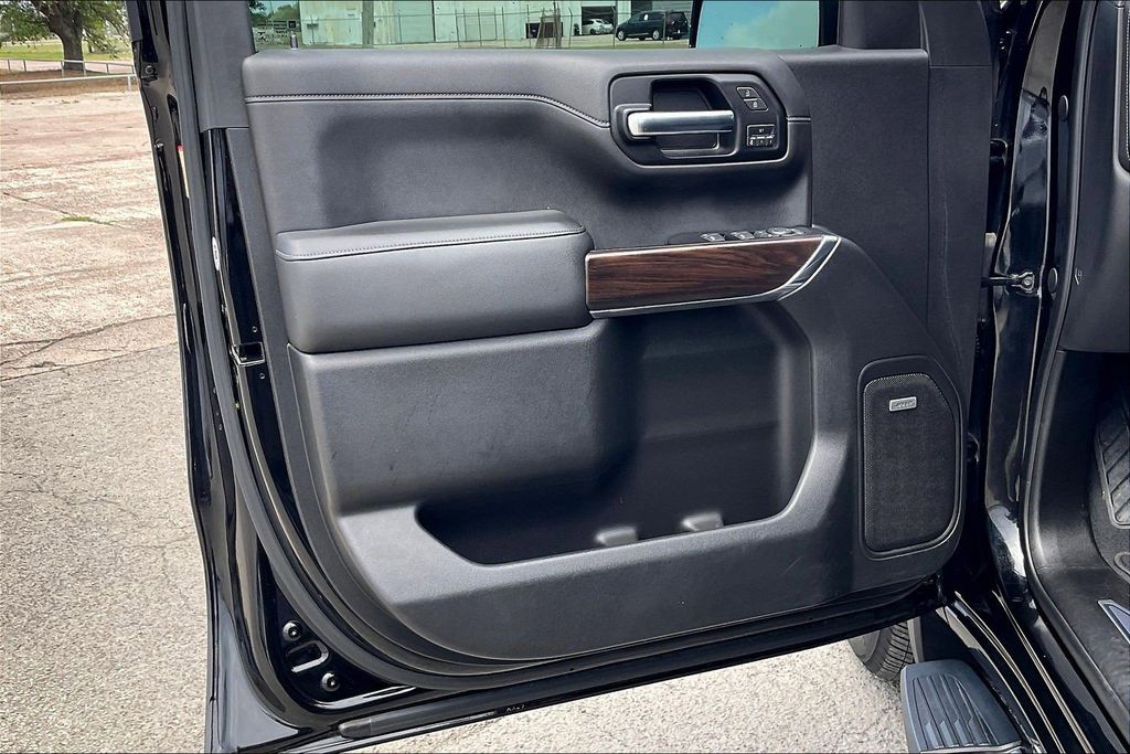 Used 2019 GMC Sierra 1500 SLT 4D Crew Cab