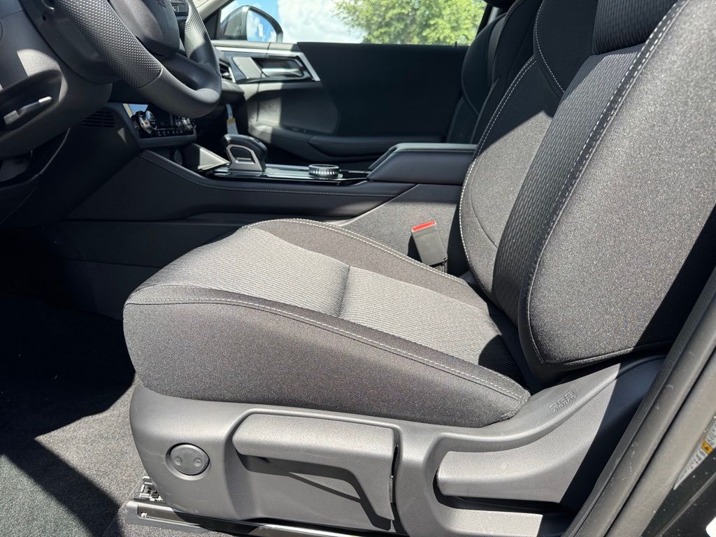 2025 Mitsubishi Outlander ES photo 24