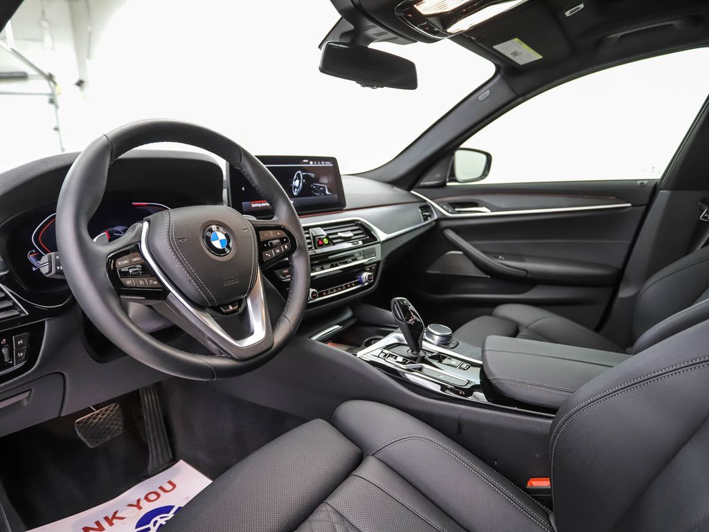 2022 BMW 5 Series 530i xDrive 9