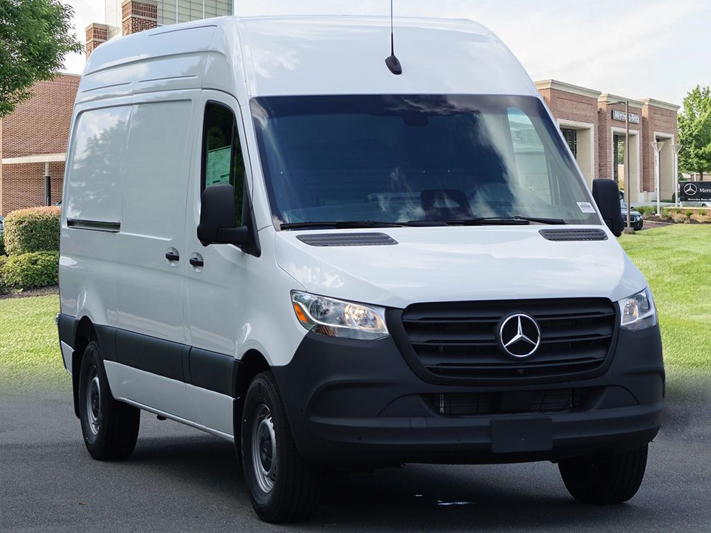 Thumbnail: 2025 Mercedes-Benz Sprinter - 3
