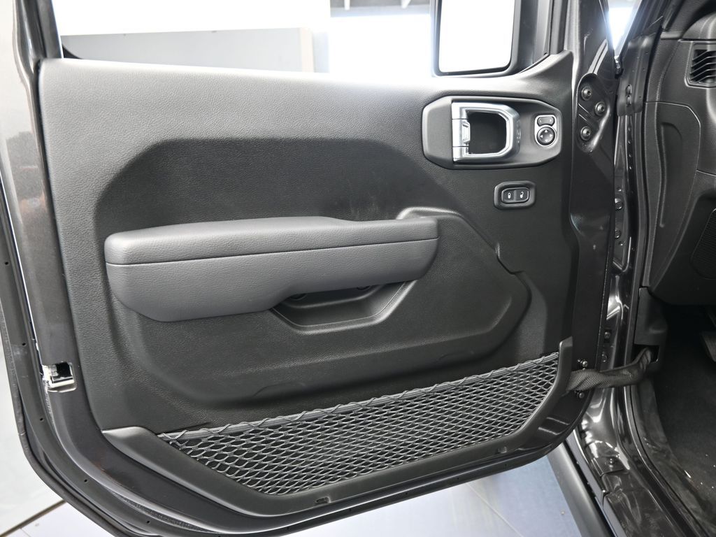 New 2026 Granite Crystal Metallic Clearcoat Jeep Willys image 15