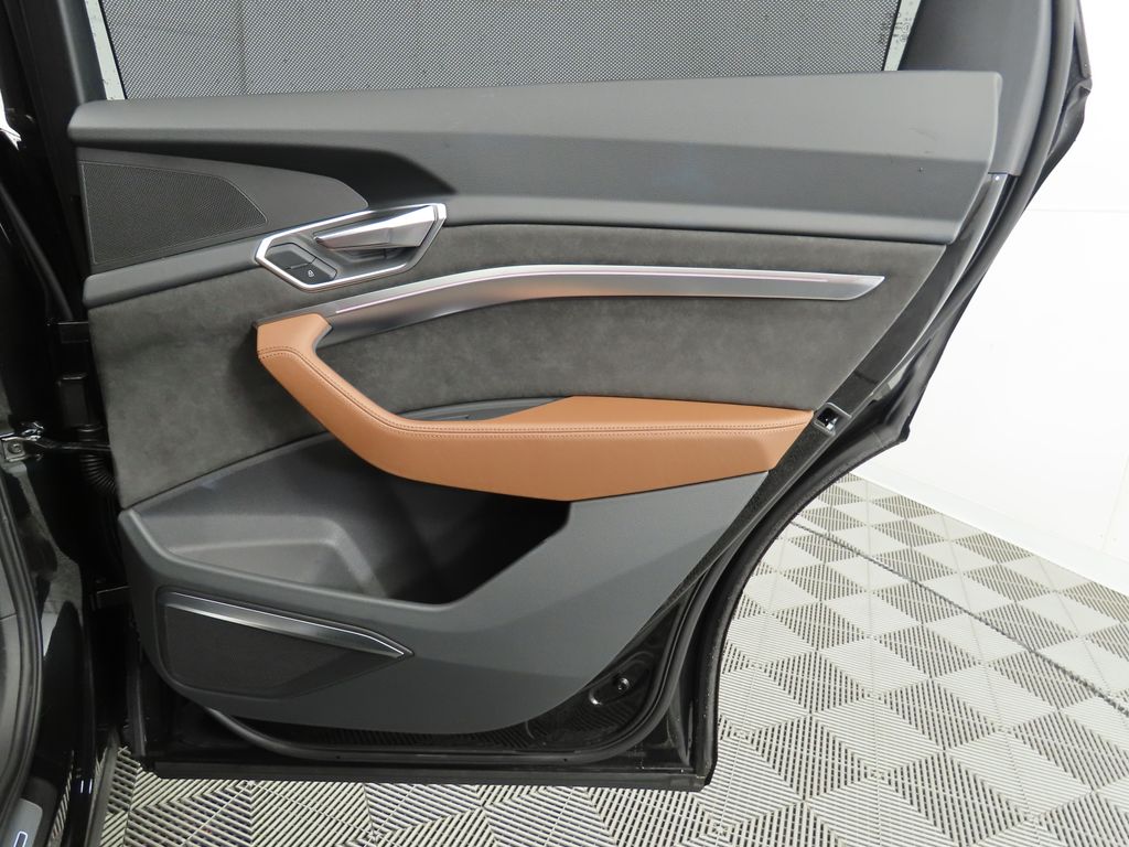 Thumbnail: 2019 Audi e-tron - 28