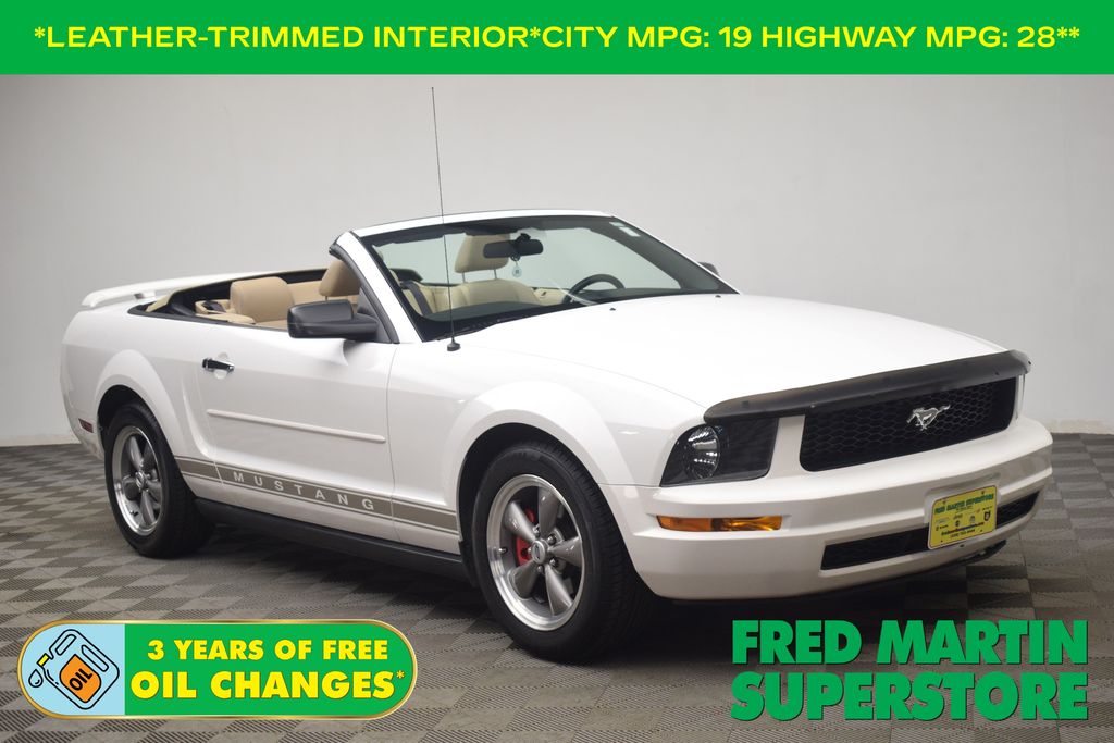 Performance White Clearcoat 2006 Ford Mustang Coupe 5-Speed Automatic Overdrive