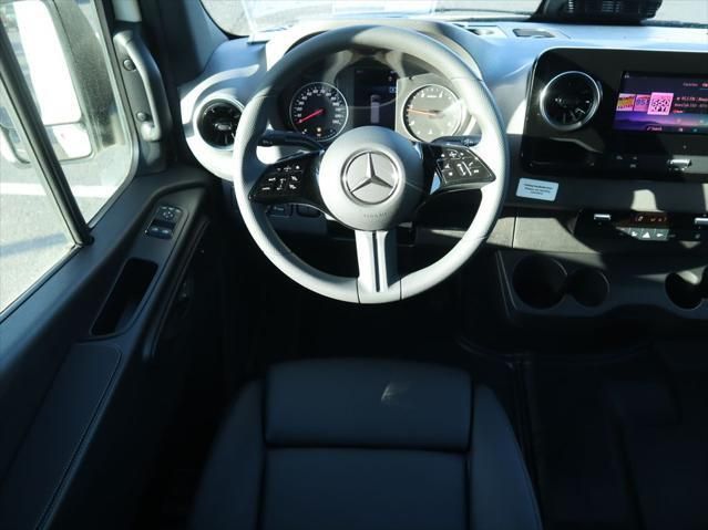 Thumbnail: 2026 Mercedes-Benz Sprinter - 10
