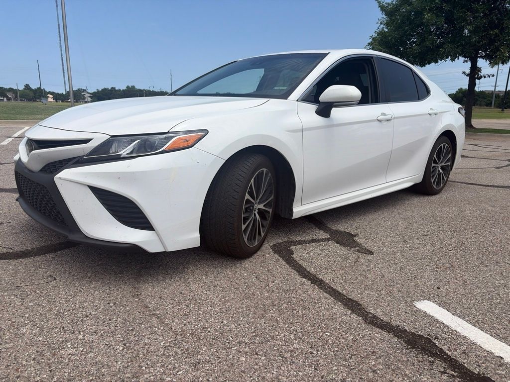 White (Wind Chill Pearl) 2018 Toyota Camry SE Sedan Front-Wheel Drive 8-Speed Automatic