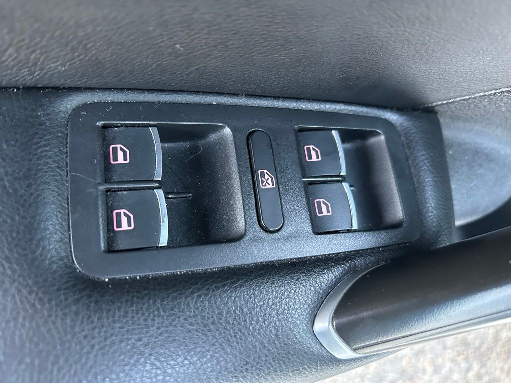 Thumbnail: 2022 Volkswagen Passat - 17