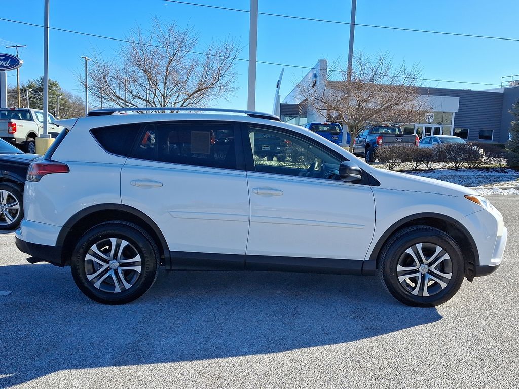 2016 Toyota RAV4 LE 7