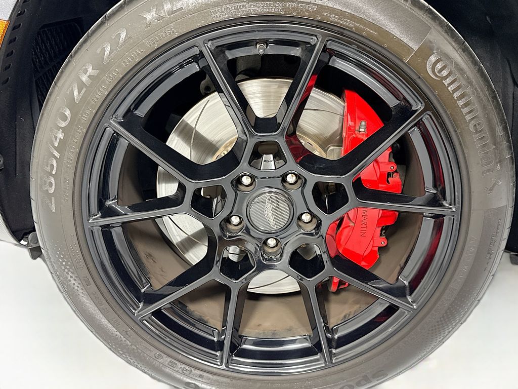 Thumbnail: 2021 Aston Martin DBX - 31