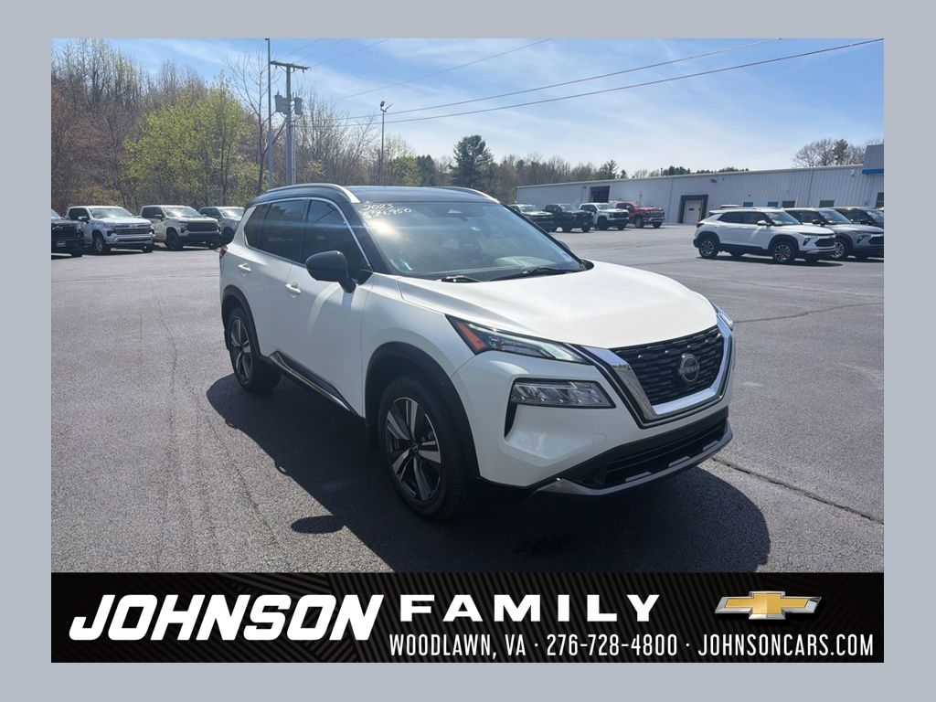 Pearl White Tricoat/Super Black 2023 Nissan Rogue SL AWD SUV / Crossover All-Wheel Drive Continuously Variable Transmission