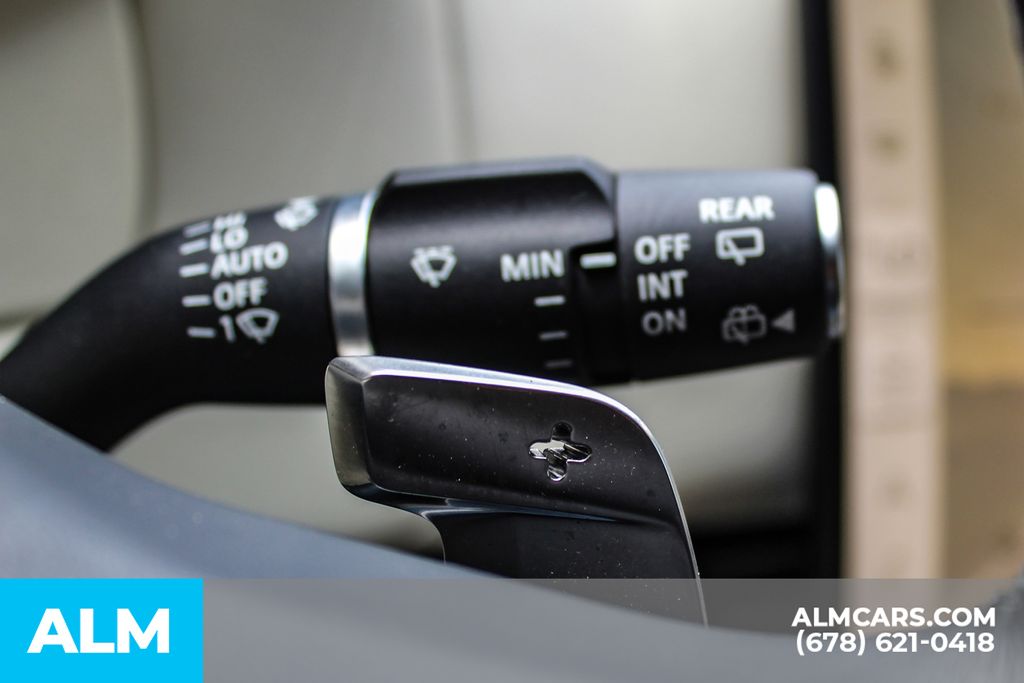Used 2024 Silver Land Rover SE image 30