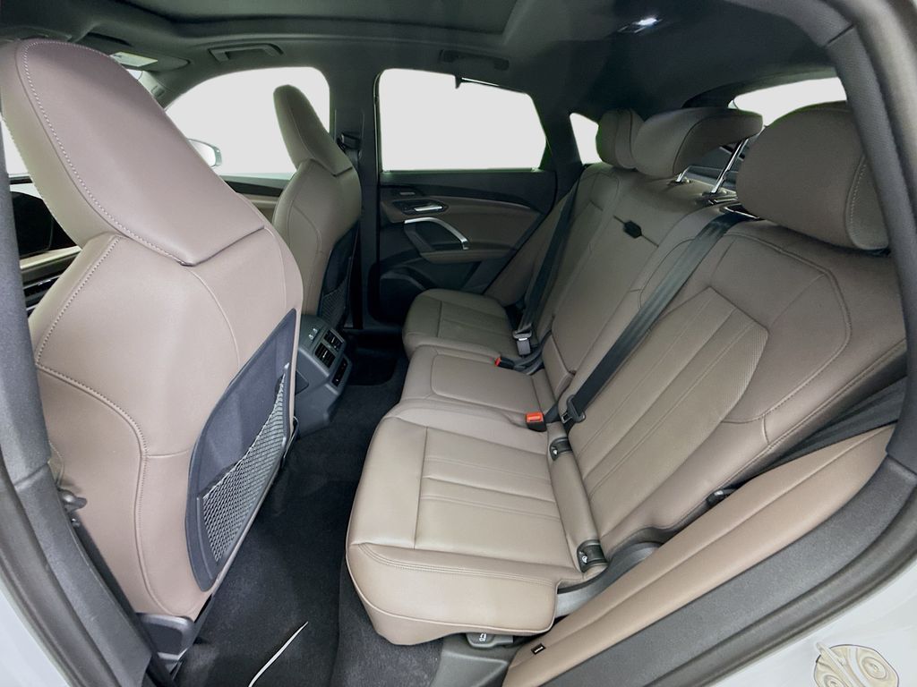 Thumbnail: 2025 Audi Q5 - 21