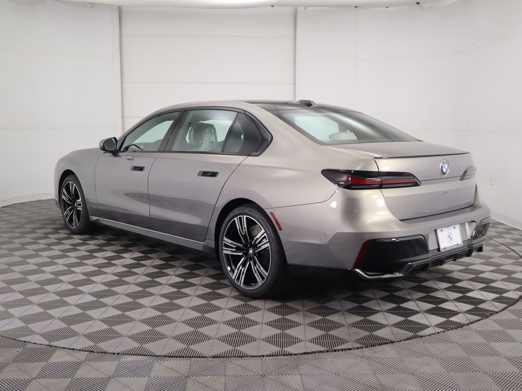 Thumbnail: 2025 BMW 7 Series - 7