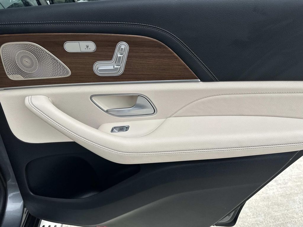 Thumbnail: 2022 Mercedes-Benz GLS - 22