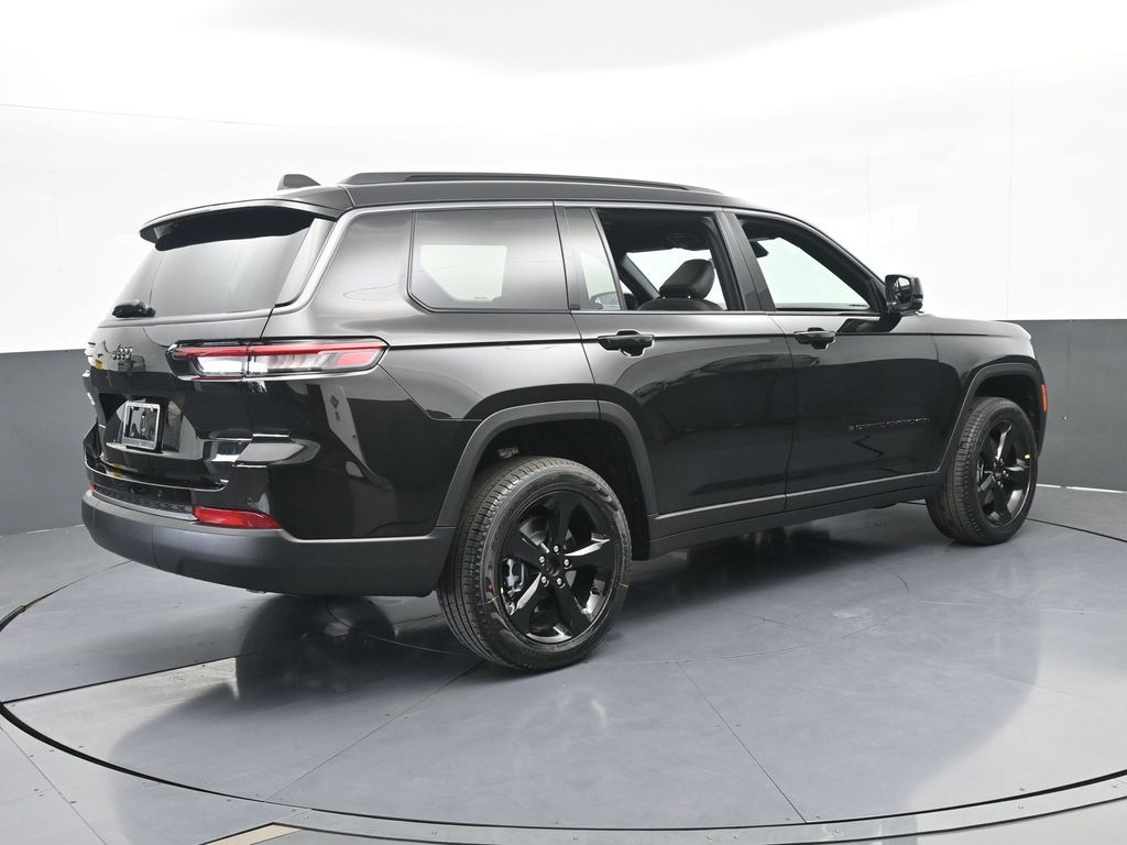 New 2026 Diamond Black Crystal Pearlcoat Jeep Limited image 6