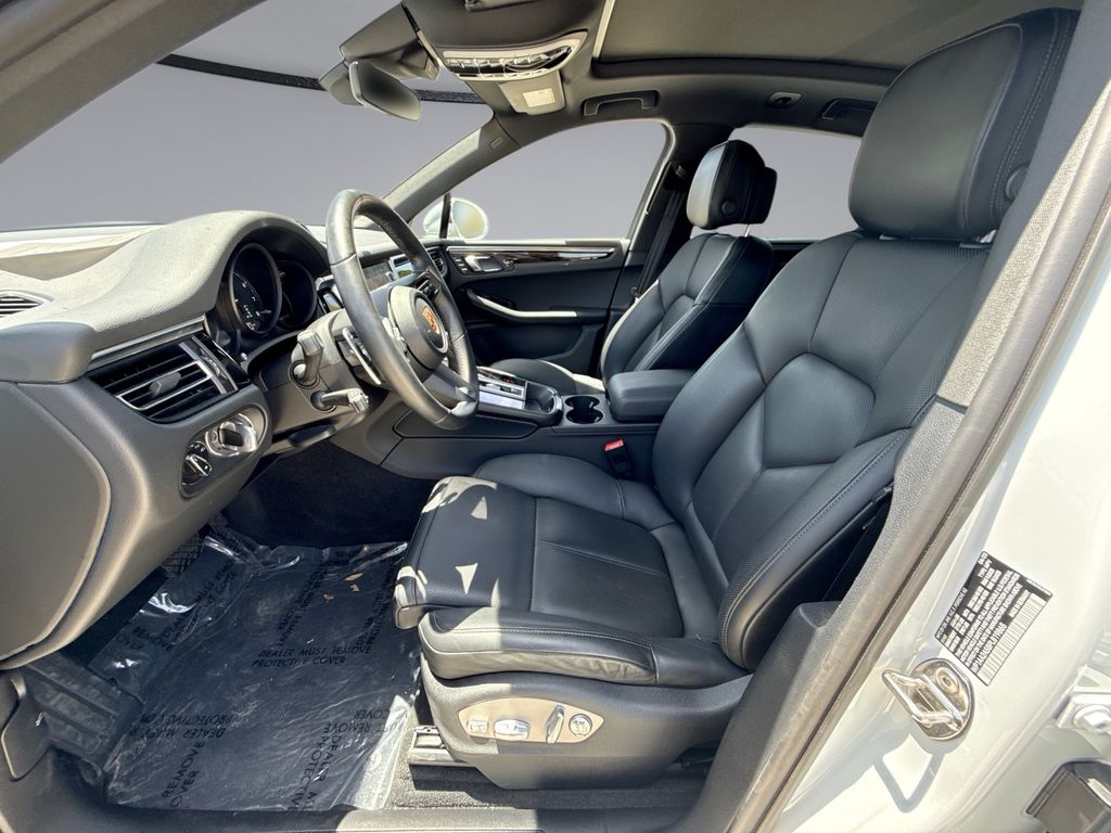 Thumbnail: 2023 Porsche Macan - 30