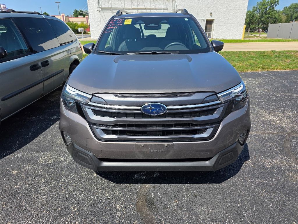  2025 Subaru Forester Premium Crossover AWD   