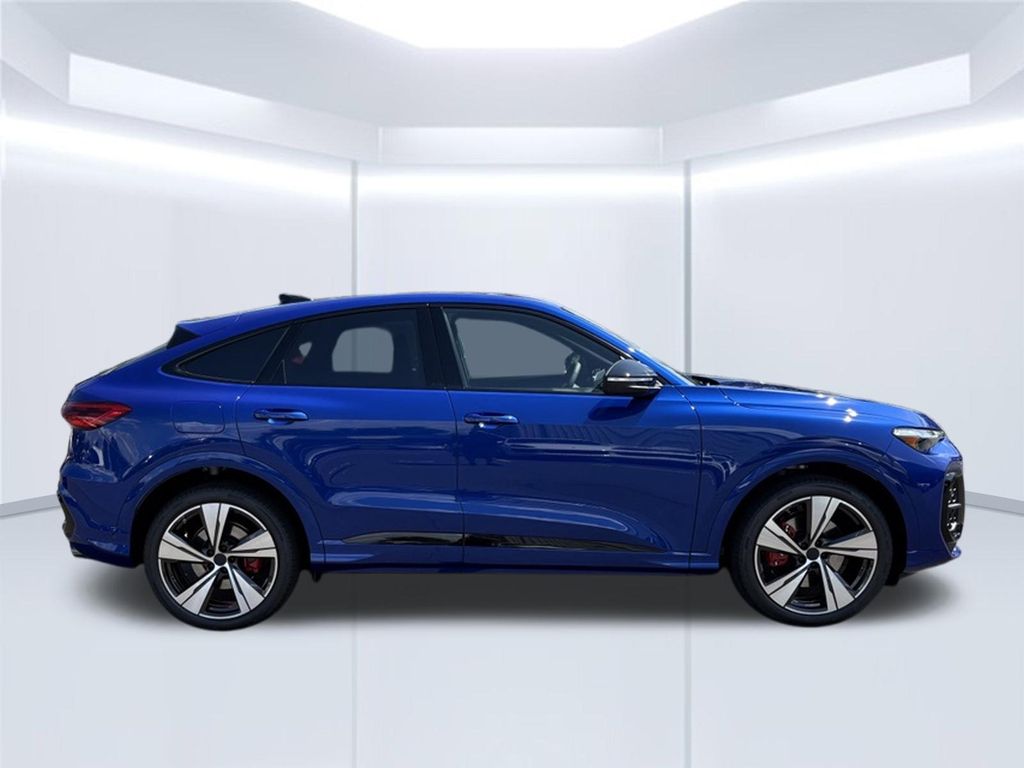 Thumbnail: 2026 Audi SQ5 - 8