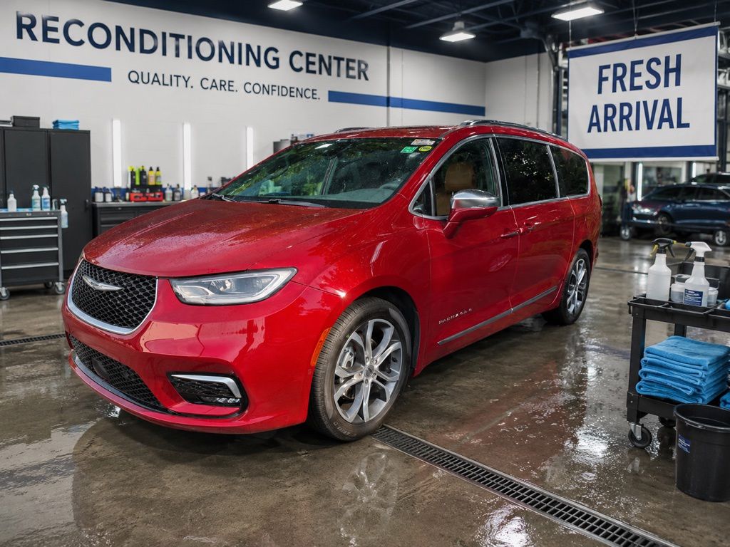 2024 Chrysler Pacifica Pinnacle's photo