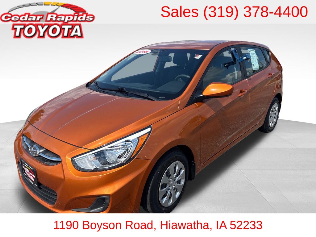  2016 Hyundai Accent SE 4-Door Hatchback FWD   