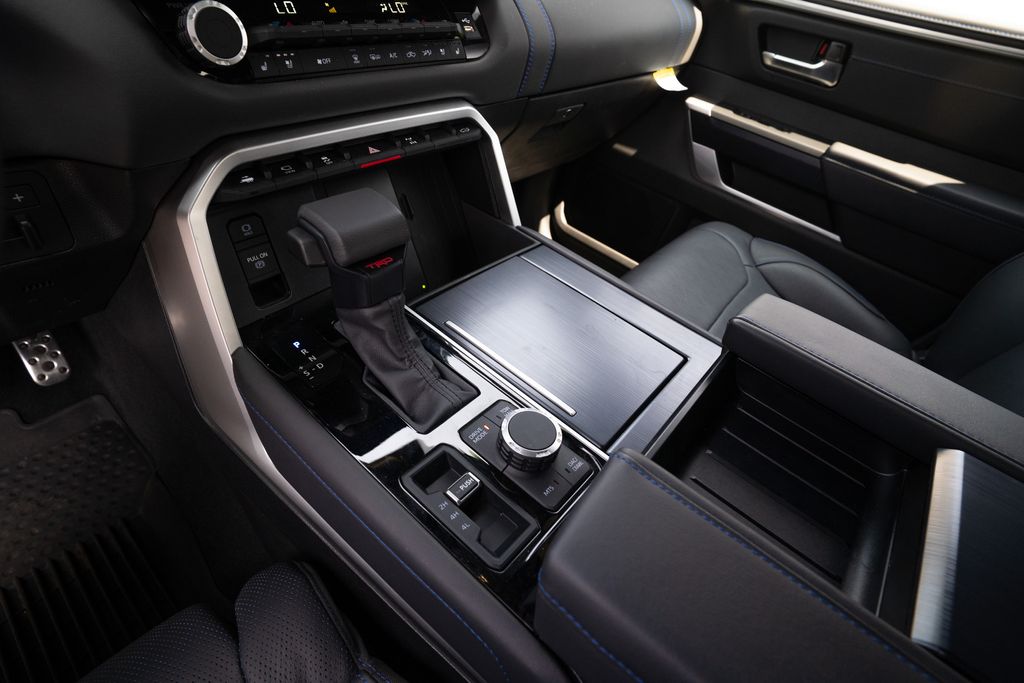 2025 Toyota Tundra Platinum - Photo 23
