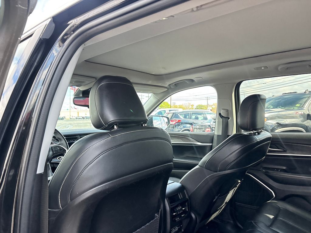 Used Car 2022 Jeep Grand Cherokee  Limited For Sale Under $30,000 In Austin, Texas