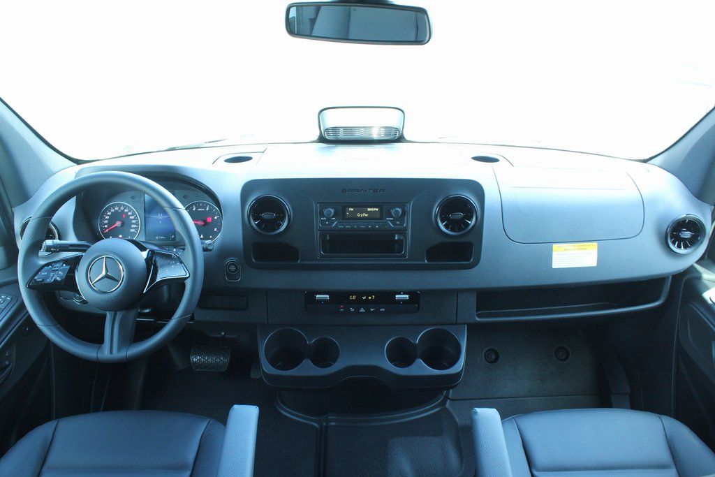 Thumbnail: 2025 Mercedes-Benz Sprinter - 4