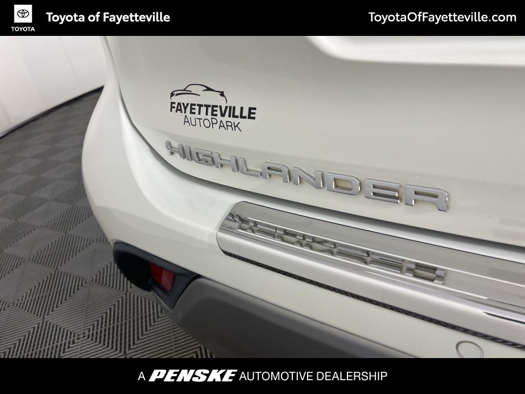 Thumbnail: 2021 Toyota Highlander - 3