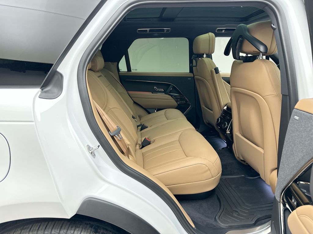 Thumbnail: 2026 Land Rover Range Rover Sport - 7