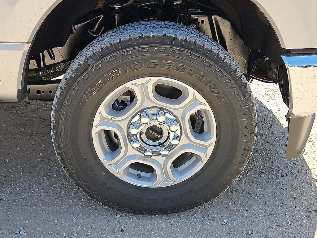 New 2027 Silver Ford XLT image 13