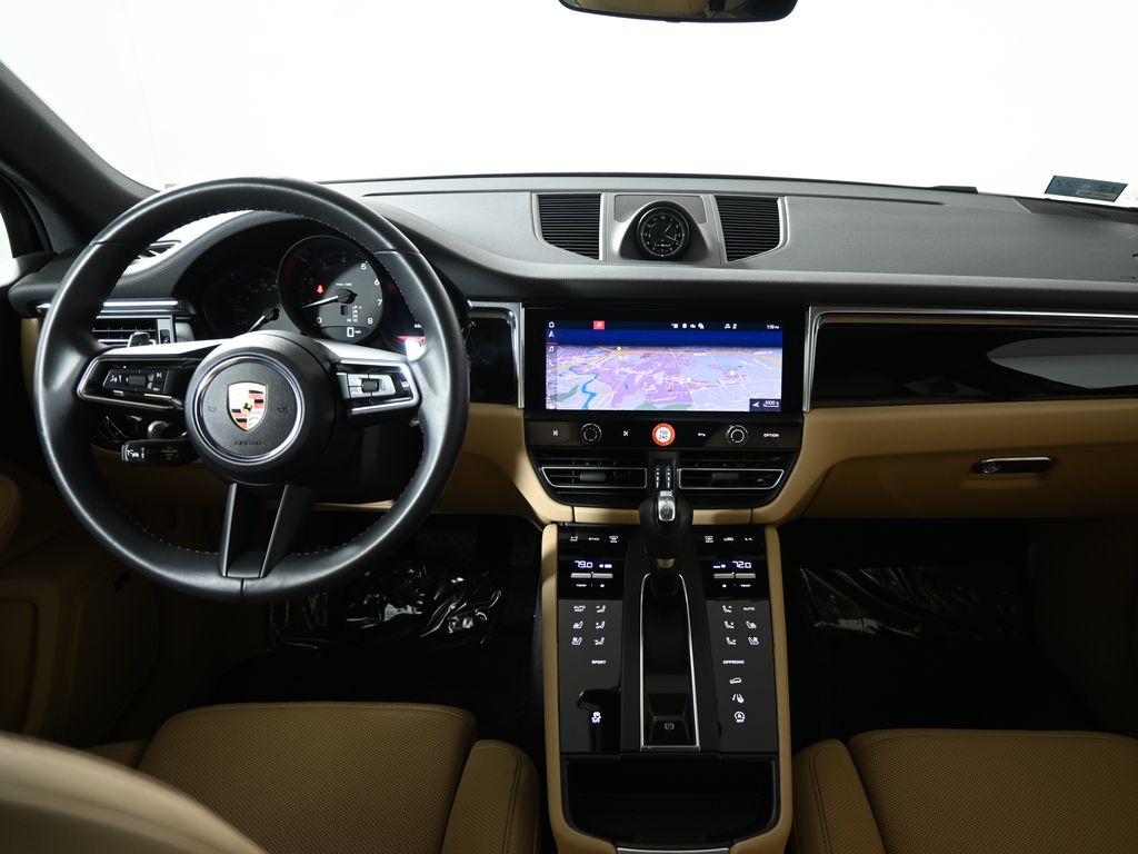 Thumbnail: 2025 Porsche Macan - 16