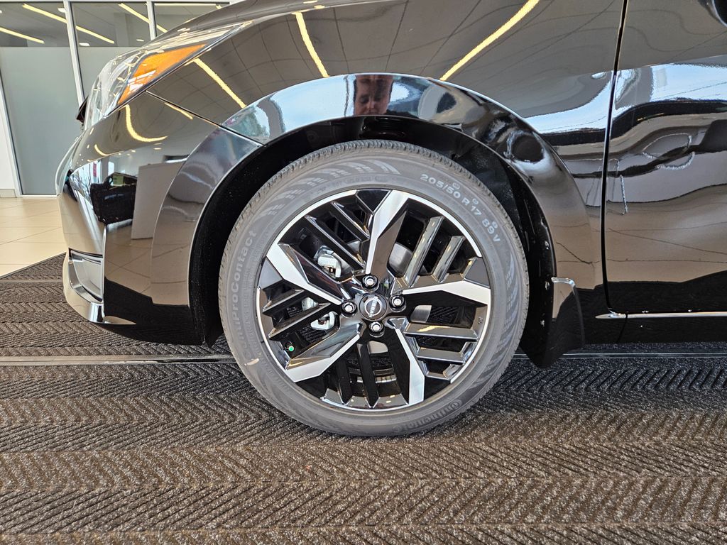 2025 Nissan Versa 1.6 SR