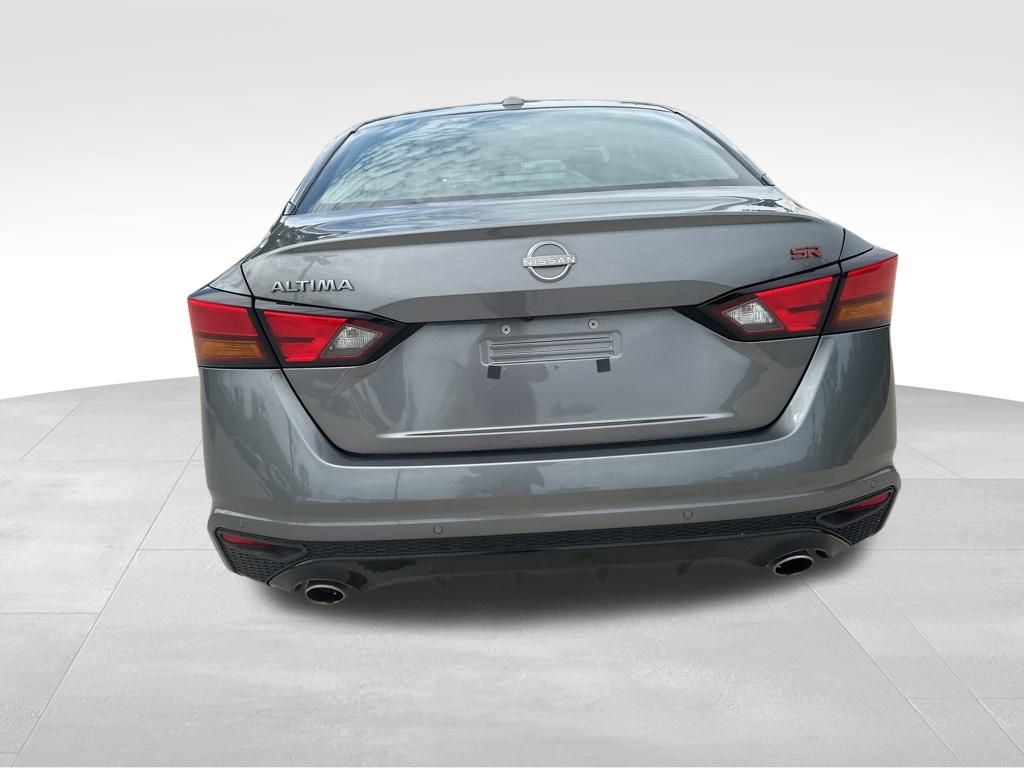 2024 Gun Metallic Nissan Altima 2.5 SR FWD Sedan