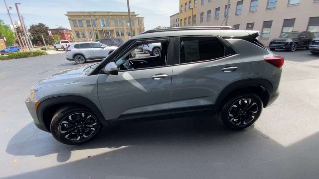 Additional photo of vehicle.