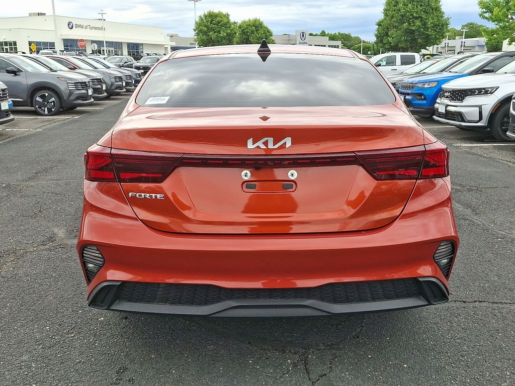 Thumbnail: 2023 Kia Forte - 5