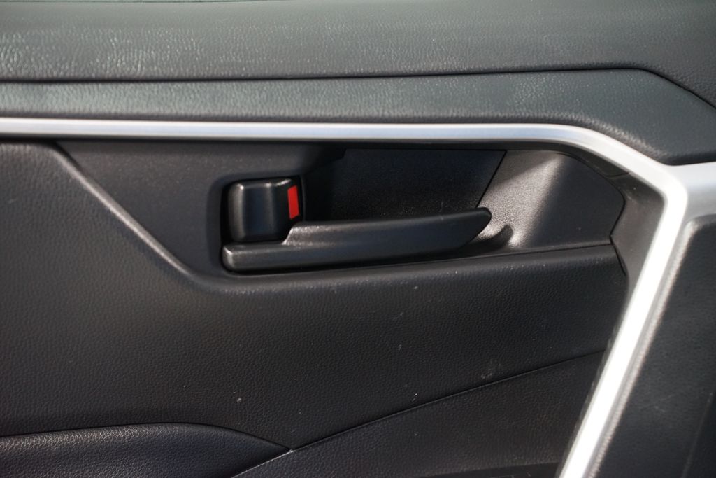 Thumbnail: 2021 Toyota RAV4 - 29