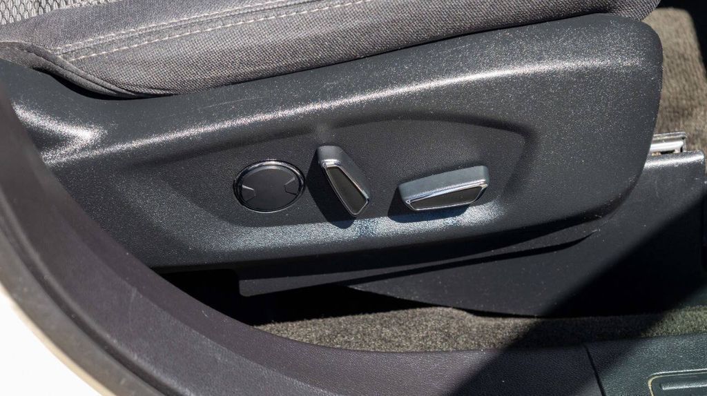 Used 2018 Ford Explorer XLT 4D Sport Utility