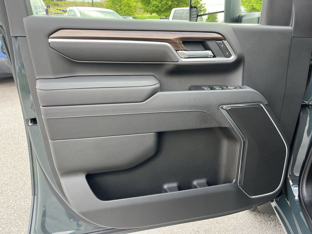 2025 Chevrolet Silverado 2500HD LT photo